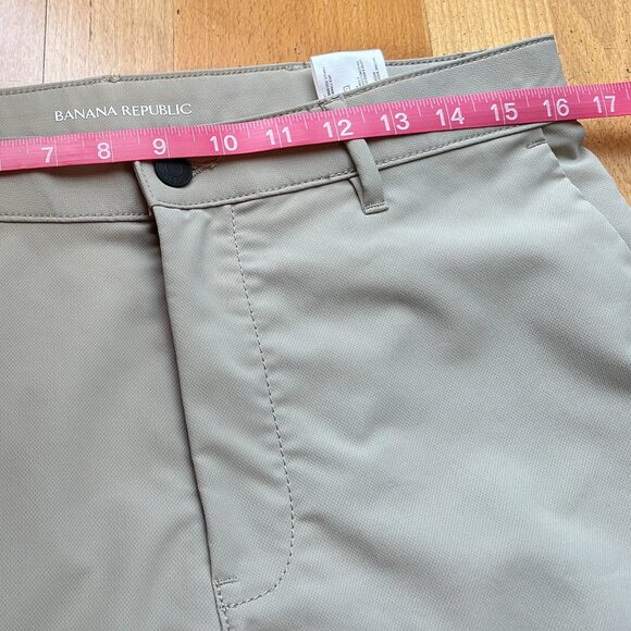Banana Republic Flat Front pants - Lightweight 32x34, Cream / Tan, Style 1557516 - Picture 7 of 8